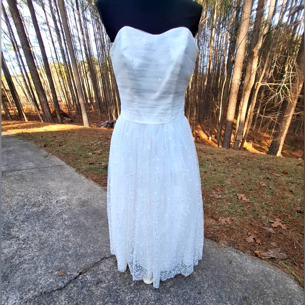 Lina White Strapless A-line Dress with Sweetheart Neckline for Weddings